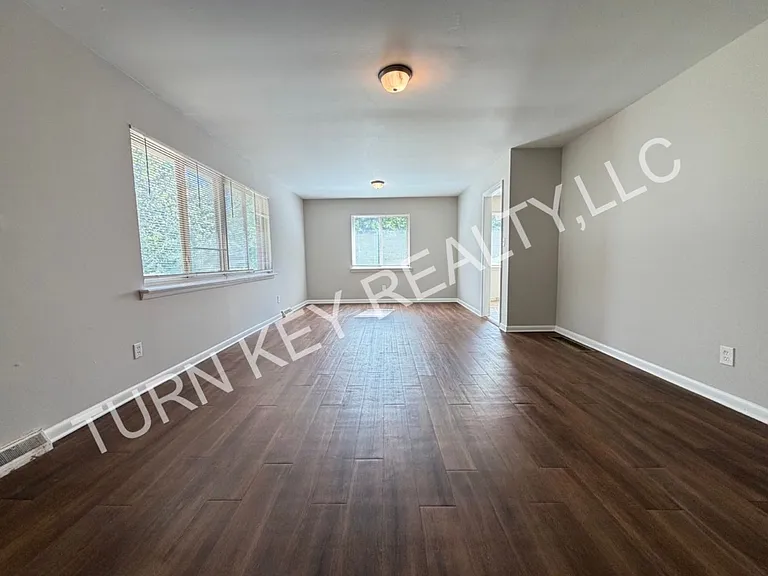 320 Park Rd — Photo 4