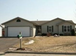 2320 Pineview Ln, Janesville, WI 53546