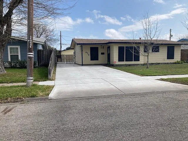 3 bed, 1.5 bath, 1124 sqft, $1,600 — Photo 1