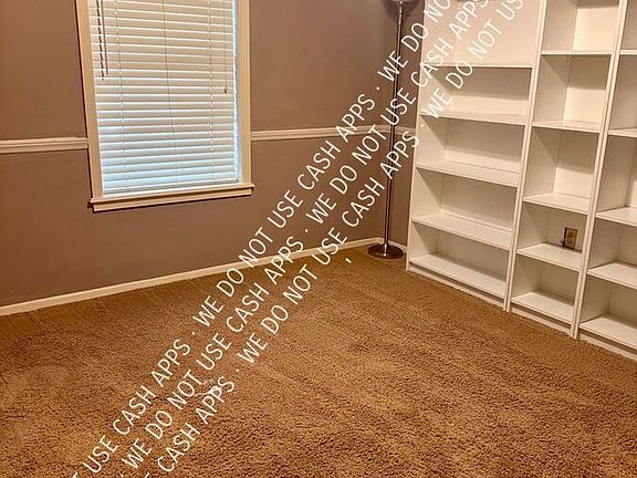 5th image of 704 Willow Oak St