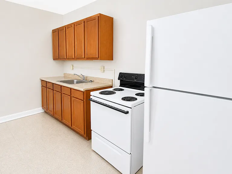Hardwood 1-Bed (Unit 6A)