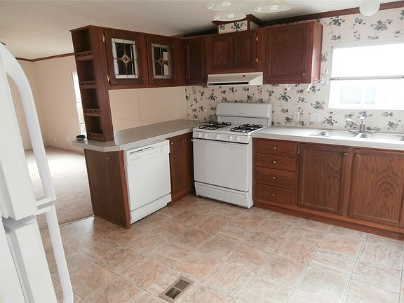 5th image of 56 Carl Ln #56