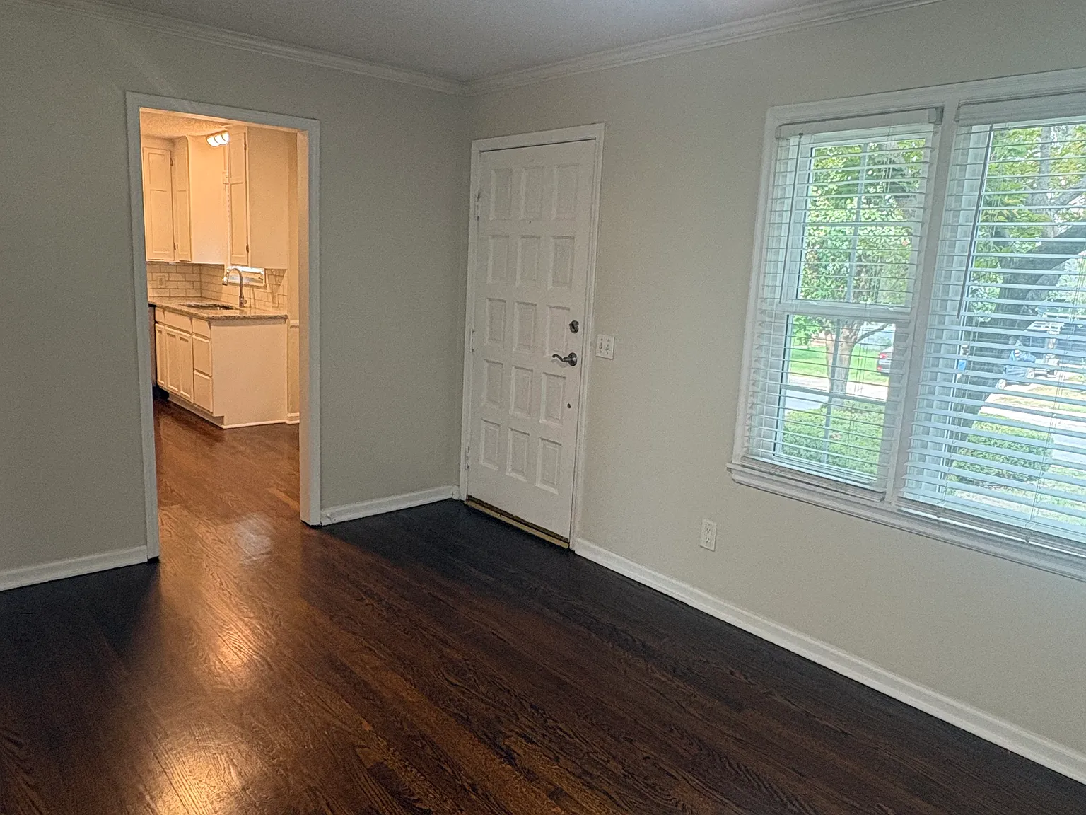 4938 Briar St — Photo 3