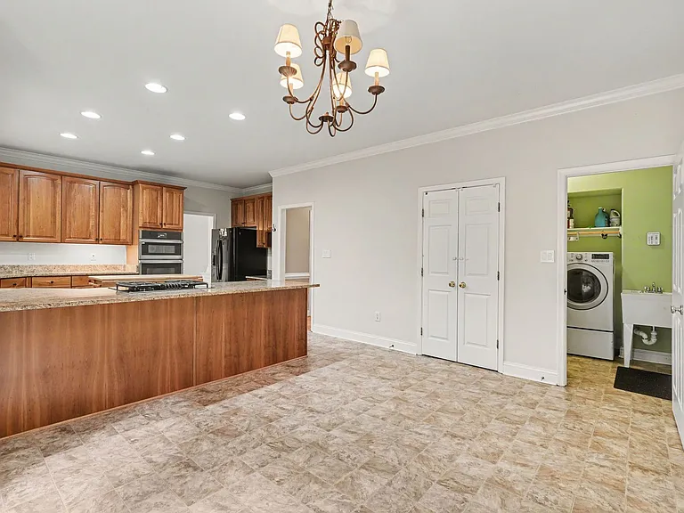 24 Crestwood Ln — Photo 30