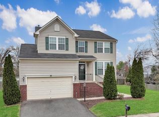 1694 Winterwood Ct, Herndon, VA 20170