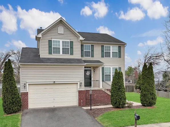 1694 Winterwood Ct, Herndon, VA 20170