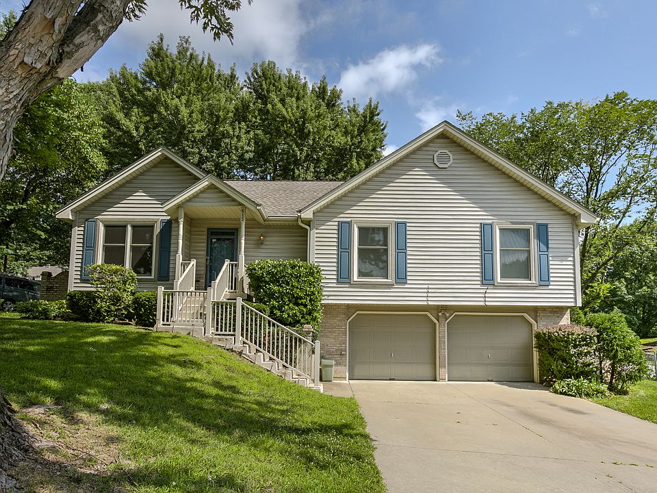 1st image of 613 NE Country Club Dr