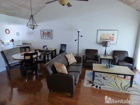 2nd image of 1305 Villa Ln
