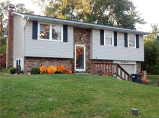 114 Lakewood Dr, Brighton, IL 62012