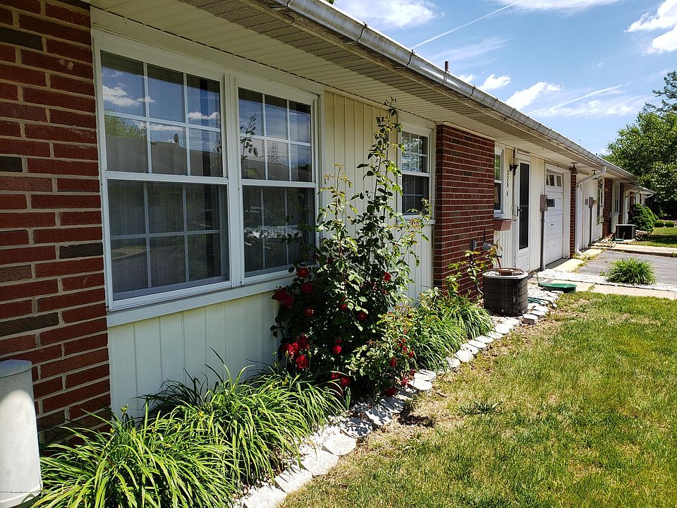 1st image of 325 Coventry Ct #100D