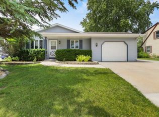 W198N16913 Ridgeway Dr, Jackson, WI 53037