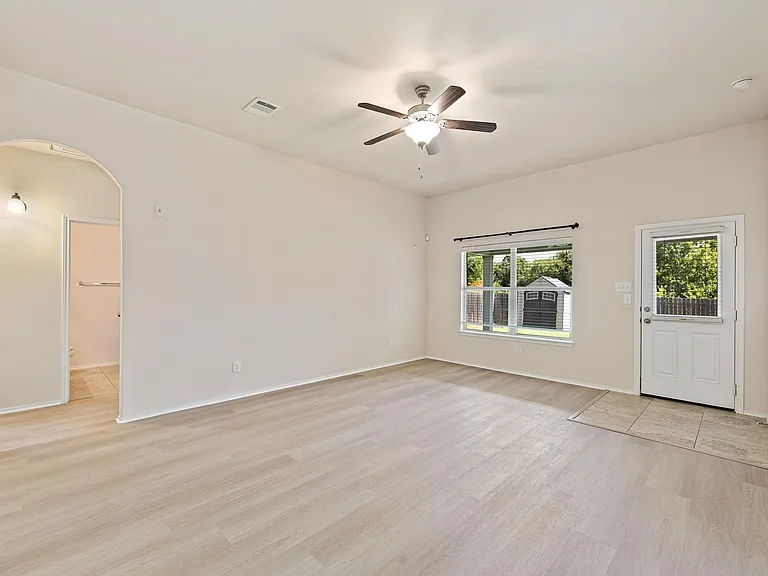 1525 Tranquility Ln — Photo 2
