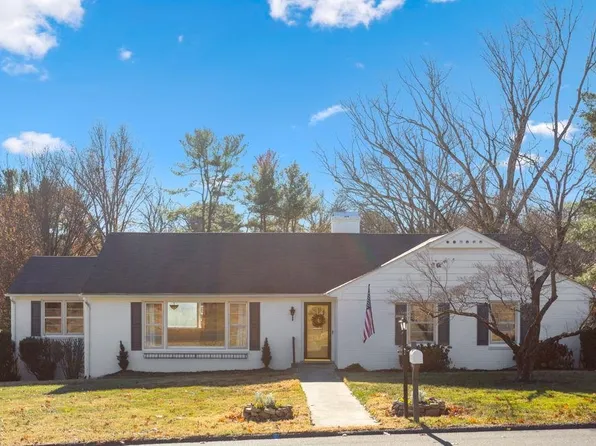 210 Edgewood Rd, Staunton, VA 24401