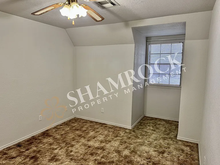 712 N Crooked Creek Rd — Photo 18