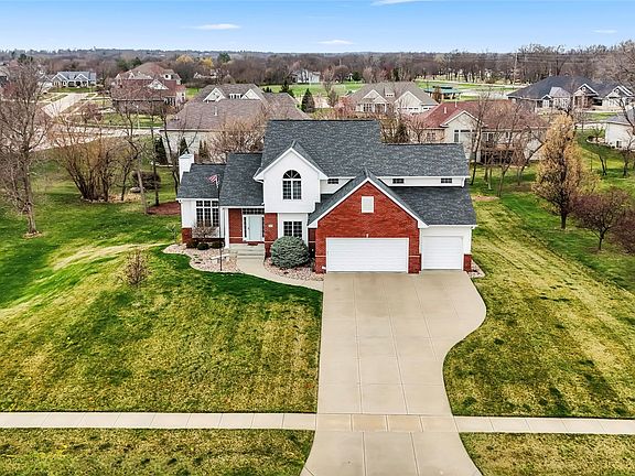 2nd image of 545 Evergreen Ln