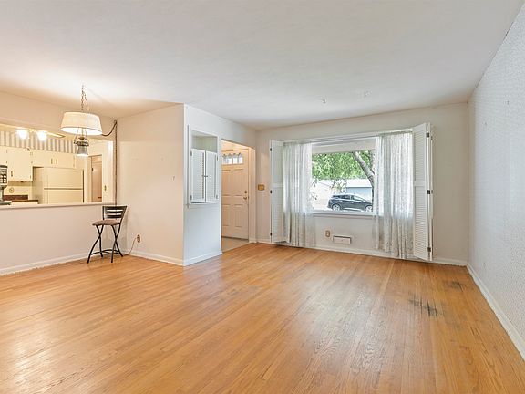 3rd image of 3520 Huffman Blvd