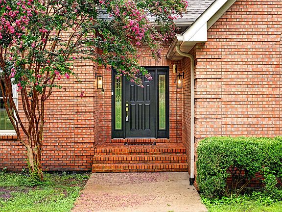 2nd image of 1604 Deerfield Dr