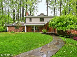 6422 Crosswoods Dr, Falls Church, VA 22044