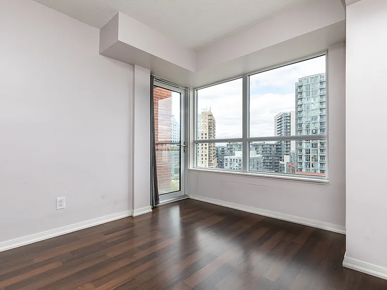 38 Joe Shuster Way — Photo 4
