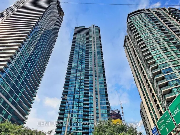 18 Harbour St, Toronto, ON
