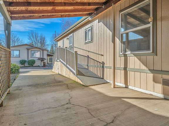 3rd image of 1949 SE Palmquist Rd Unit 121