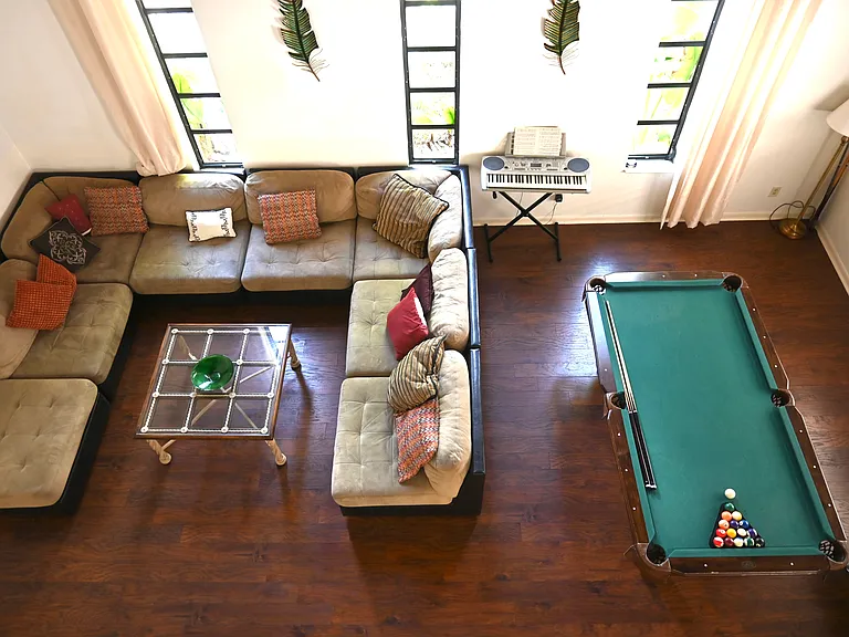 1104 Washington St — Photo 3