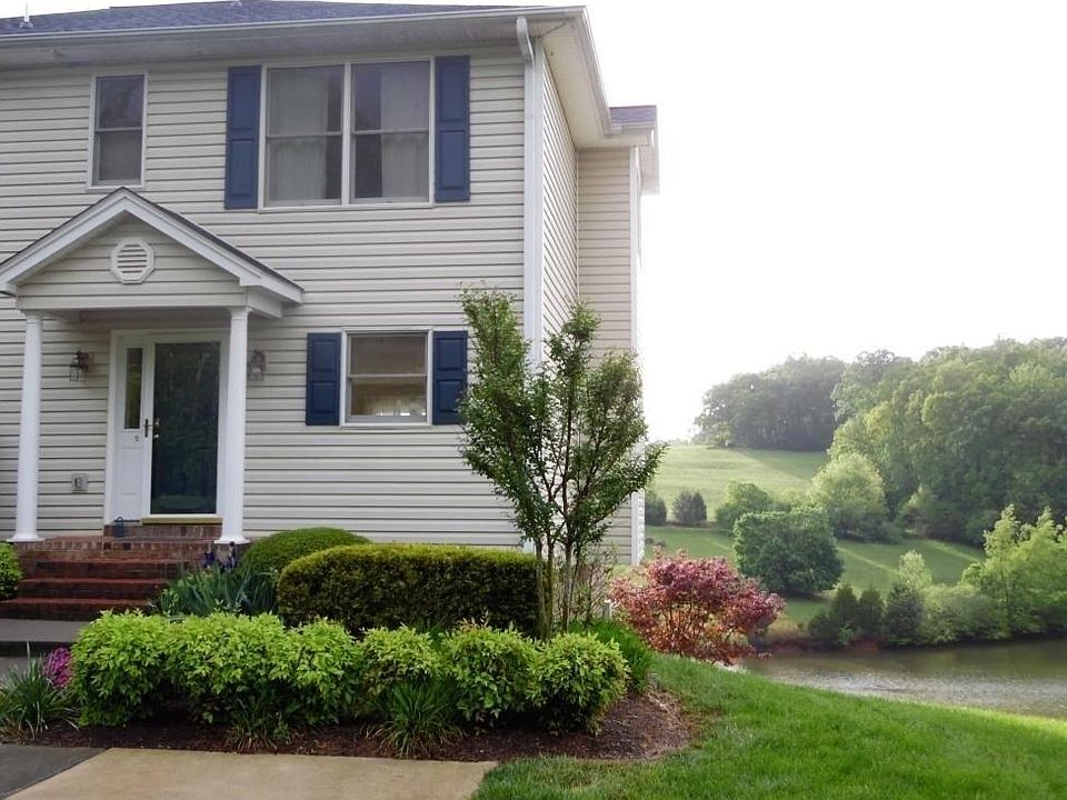 Beautiful Lake Townhome