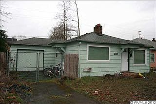 2nd image of 1625 4th St NE
