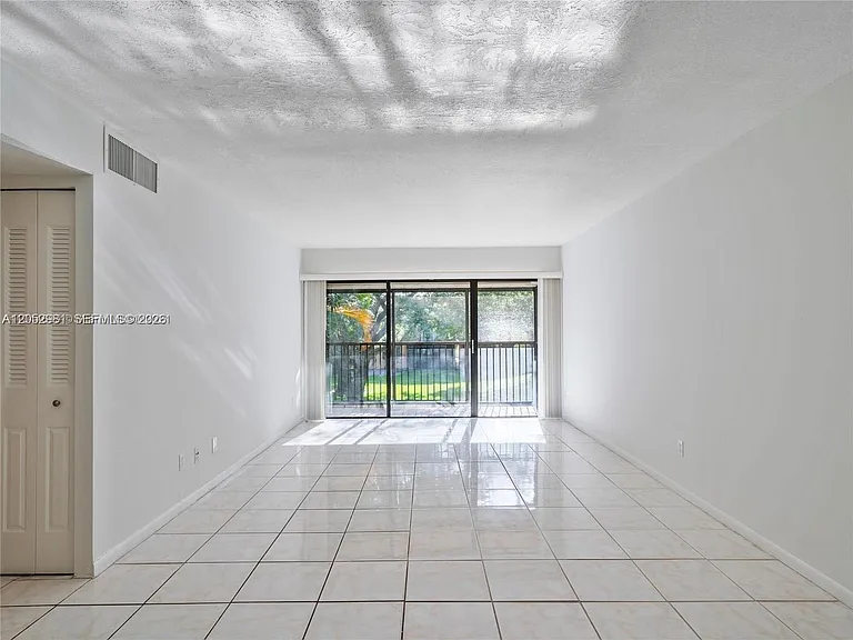 5801 Washington St #10 — Photo 6