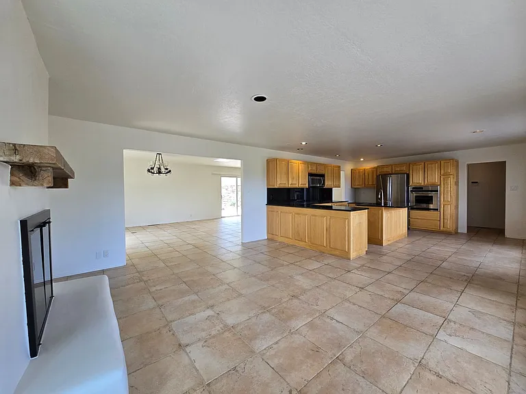 105 Michelle Dr — Photo 6
