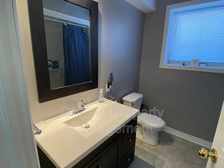 588 Howden St #6 — Photo 29
