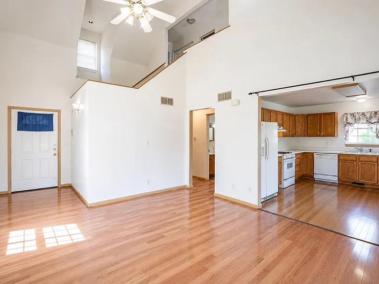 1332 Grand Ave — Photo 6