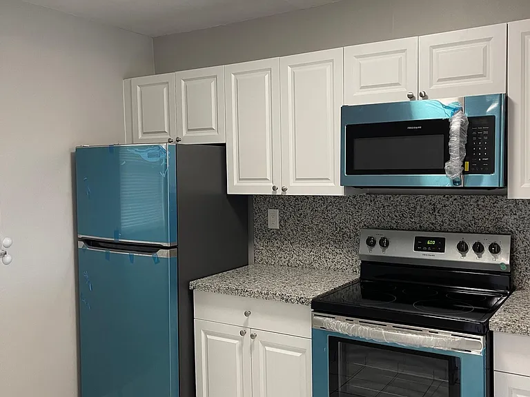 910 SW 105th Ave #100 — Photo 5