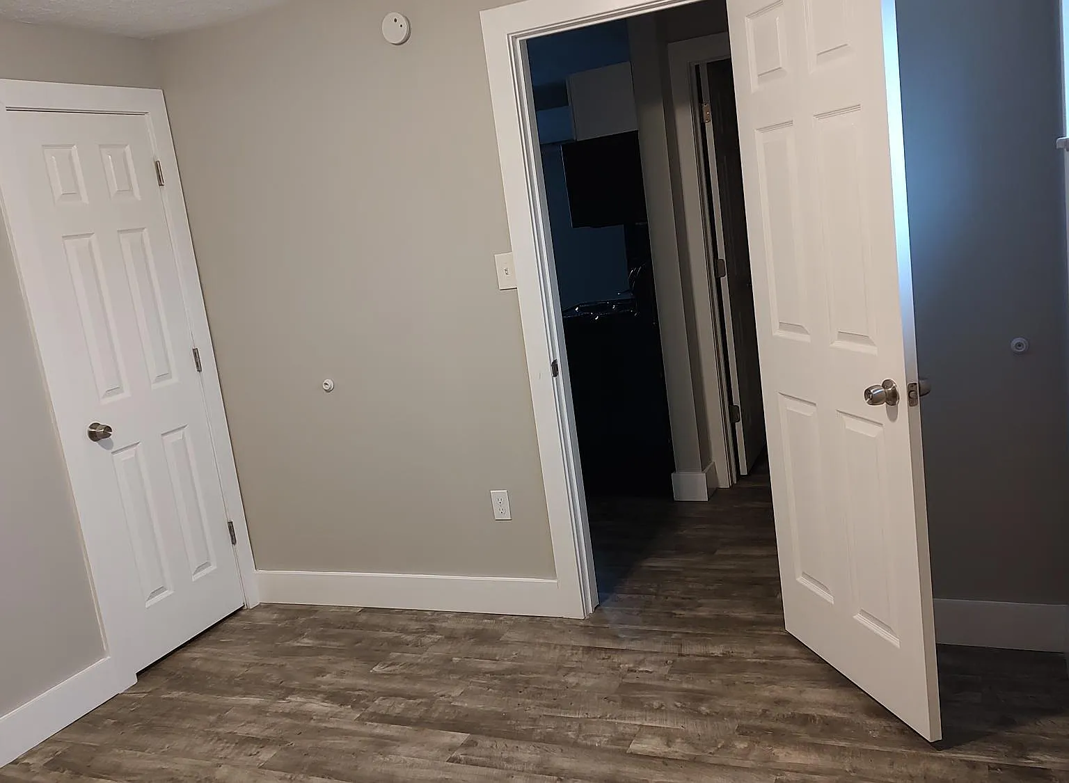 639 Russian St — Photo 3