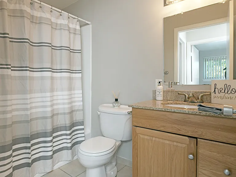 Bayside Country Club Apartments — Photo 65
