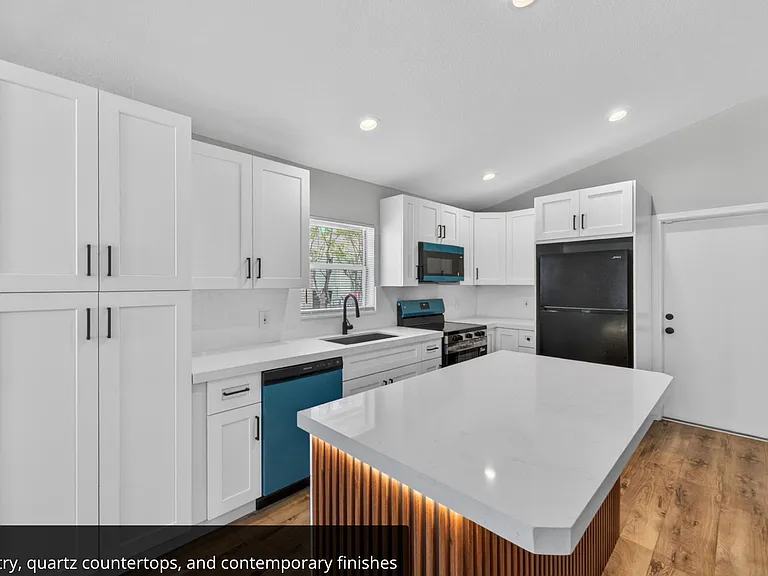 351 NW 8th Ave — Photo 1