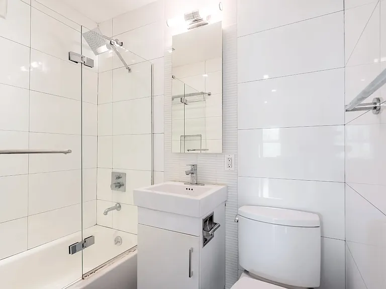 491 W 22nd St #4R — Photo 7