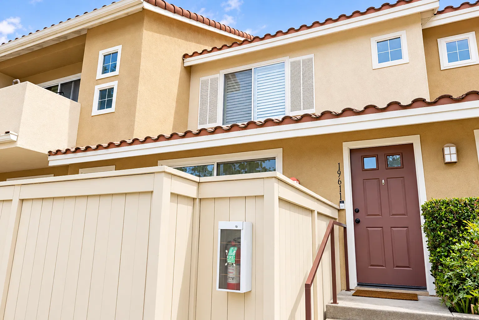 2 bed, 1100 sqft, $3,350 — Photo 1
