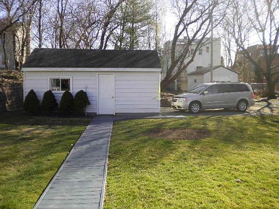3rd image of 102 Adams Ave