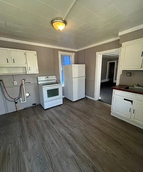 223 W Rowe St — Photo 6