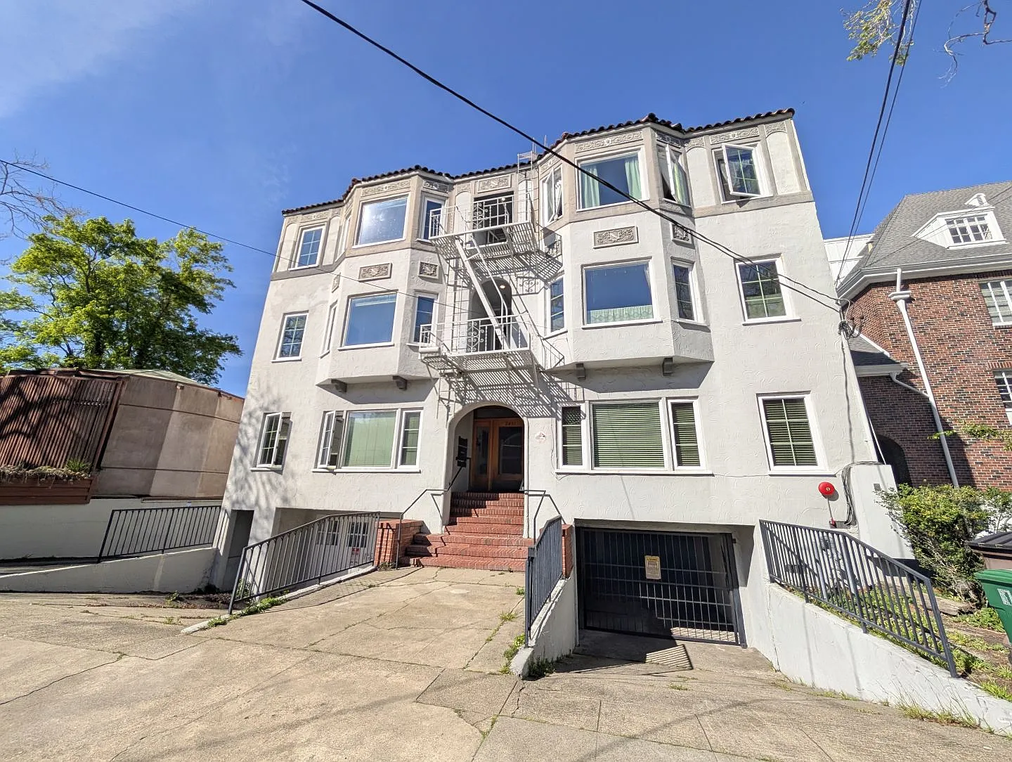 2451 Le Conte — Photo 2