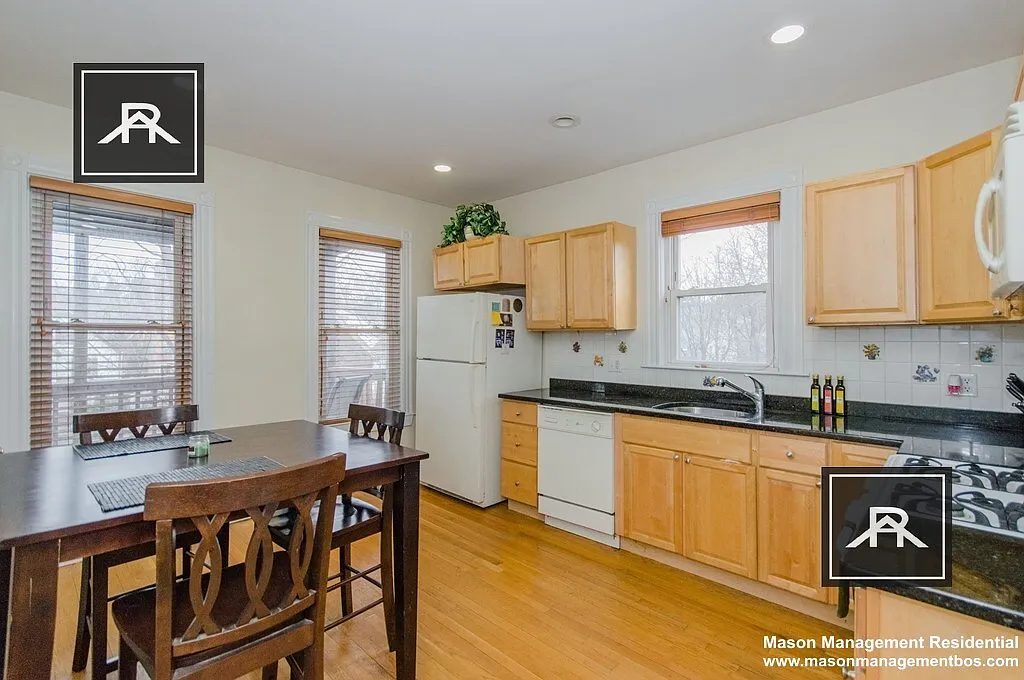 Building Photo - 128 Minden St #3