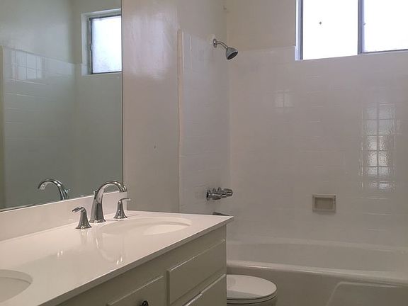 5th image of 939 Larrabee St APT 3