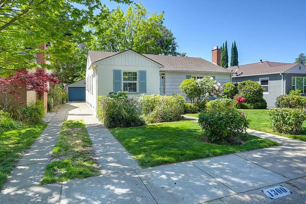 1300 Perkins Way photo 1
