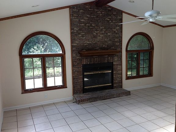 5th image of 579 Cortland Dr