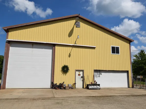 71627 County Road 681, Hartford, MI 49057