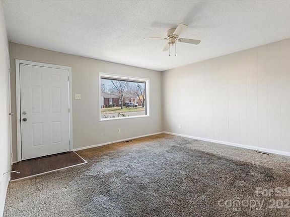 5th image of 3030 Crawford Ave