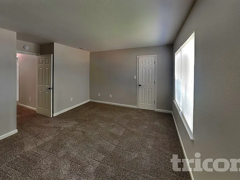 8539 Captain Dr — Photo 11
