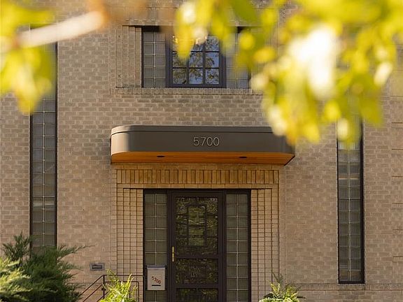 3rd image of 5700 E 17th Avenue Parkway