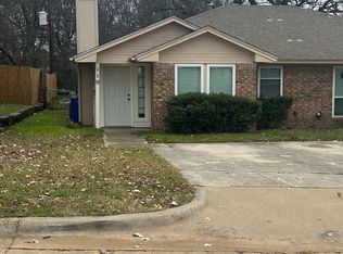 110 Oakwood Ln, Kennedale, TX 76060